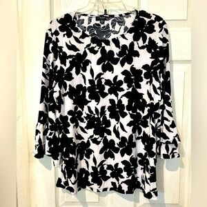 NWOT Cocomo Petite Black and White with Embroidered texture